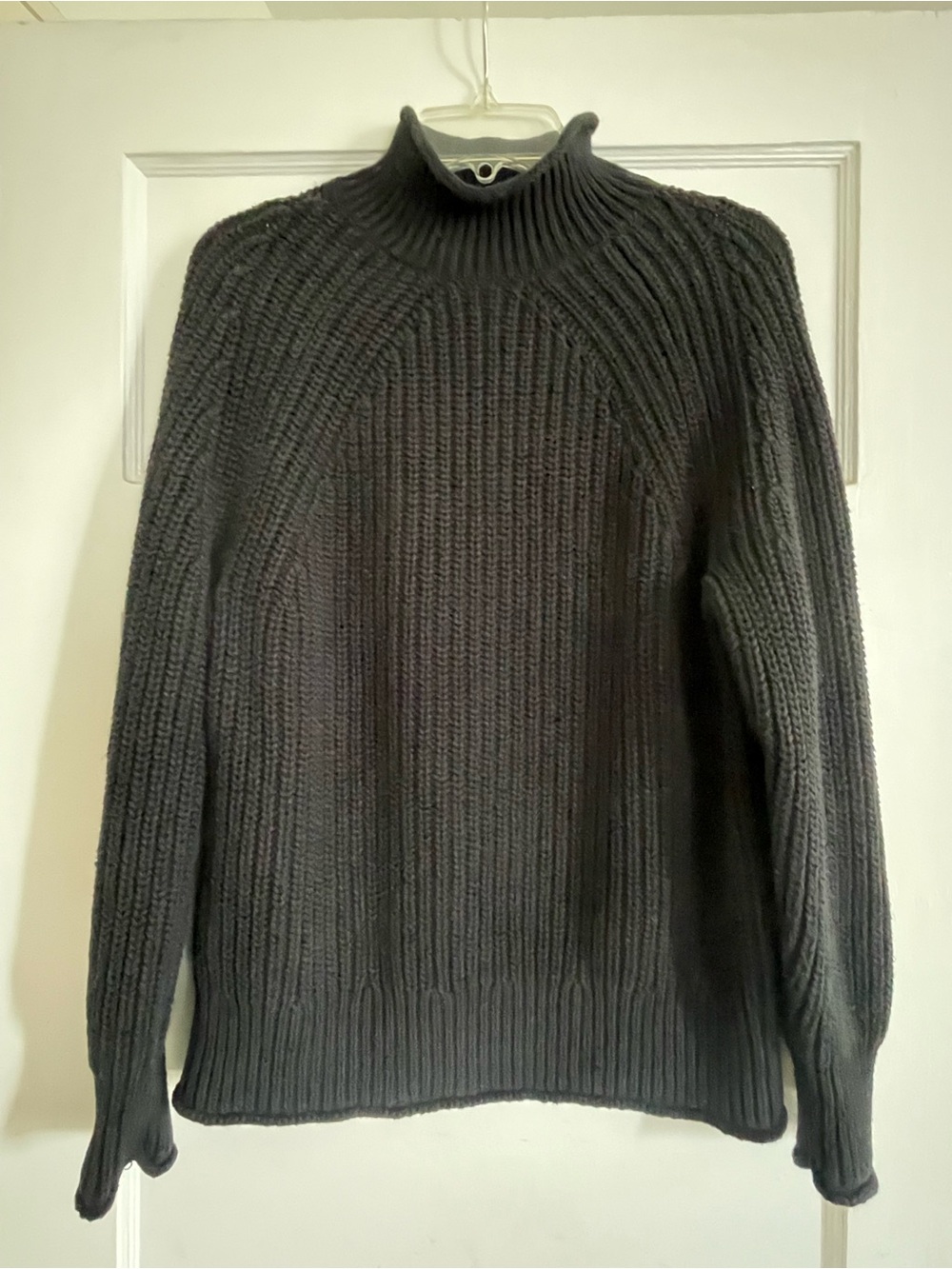 J. Crew Relaxed Cotton Rollneck Sweater S

Excellent Used - Picture 12 of 13